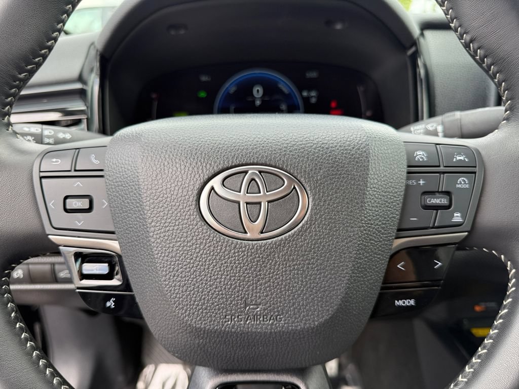 Used 2025 Toyota Camry SE FWD image 20
