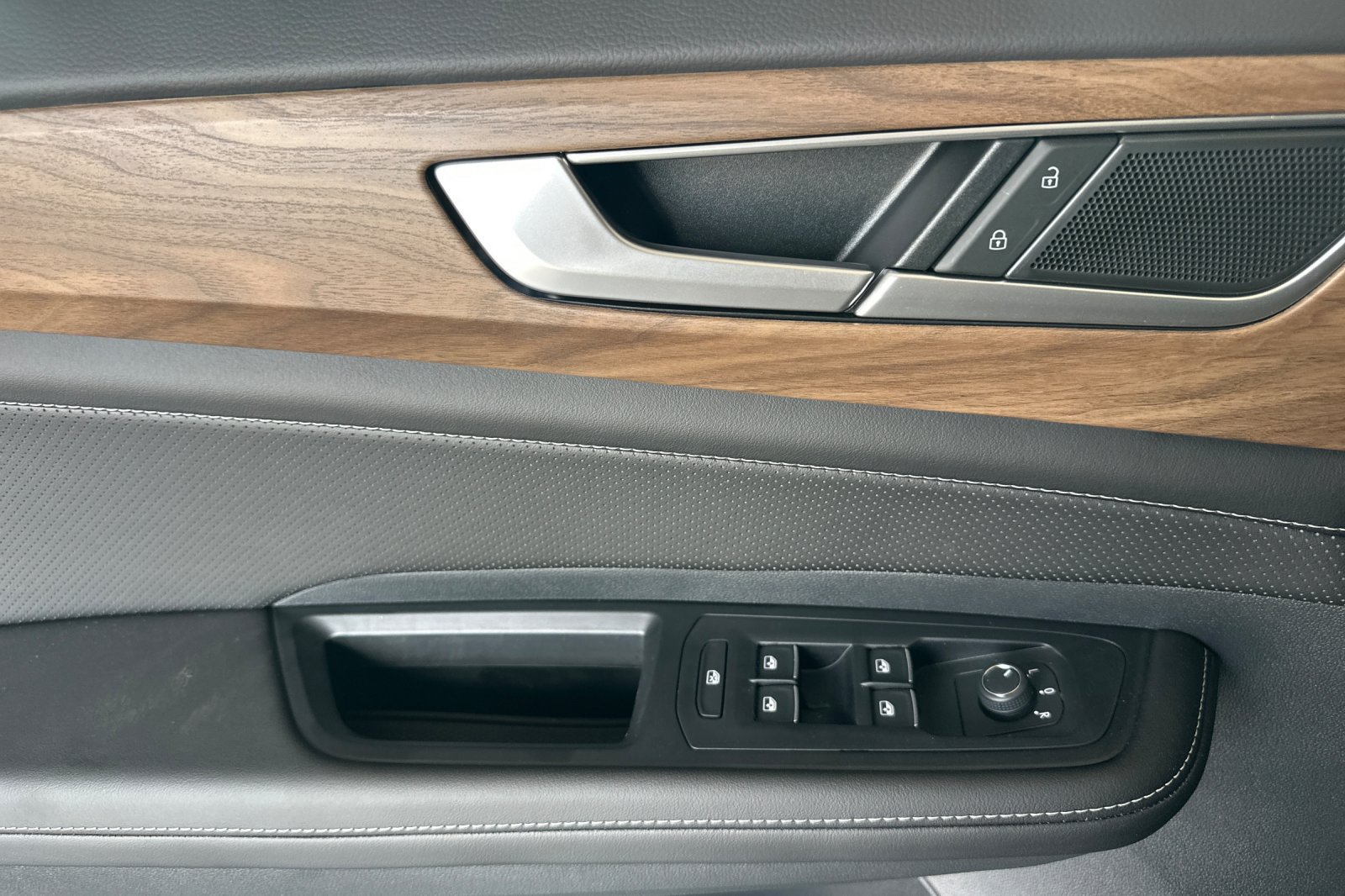 New 2026 Volkswagen Atlas SE FWD image 11