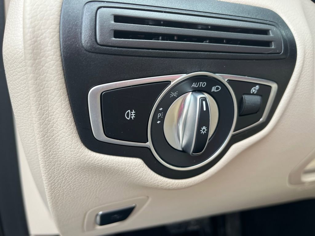 Certified 2022 Mercedes-Benz GLC 300 4MATIC w/ Driver Assistance Package image 20