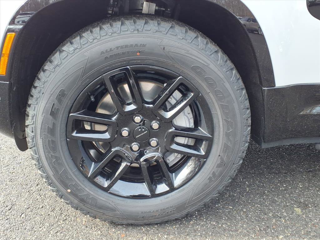 New 2026 Land Rover Defender 110 X-Dynamic SE image 9