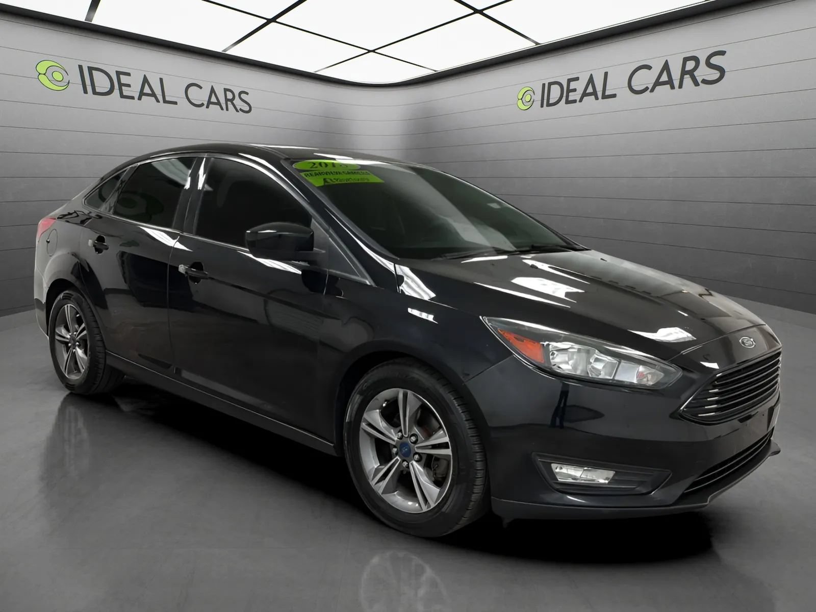 Used 2018 Ford Focus SE w/ SE Appearance Package FWD image 3