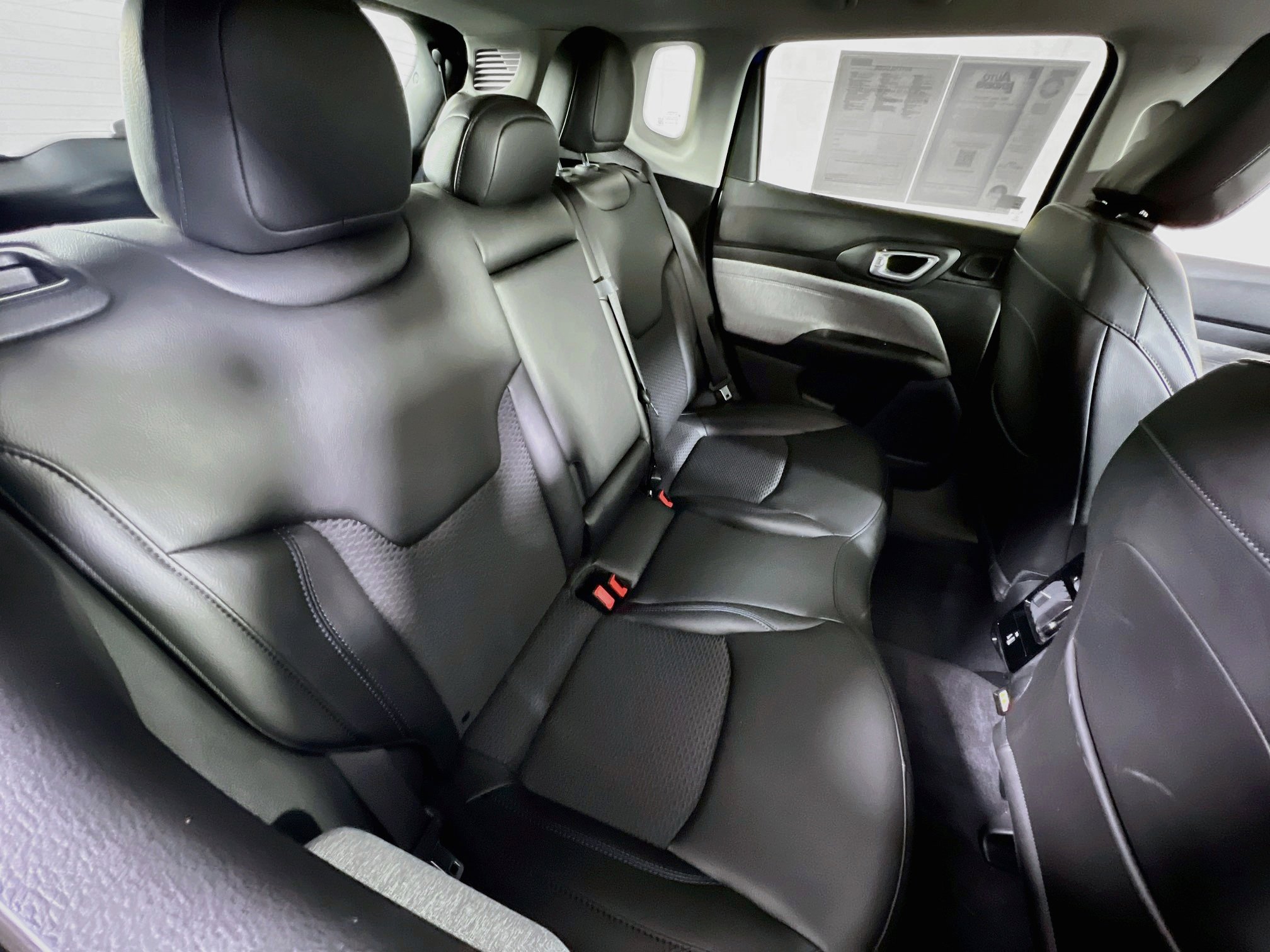 Used 2022 Jeep Compass Latitude w/ Sun and Sound Group AWD/4WD image 24