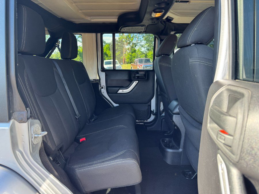 Used 2016 Jeep Wrangler Unlimited Sahara AWD/4WD image 18