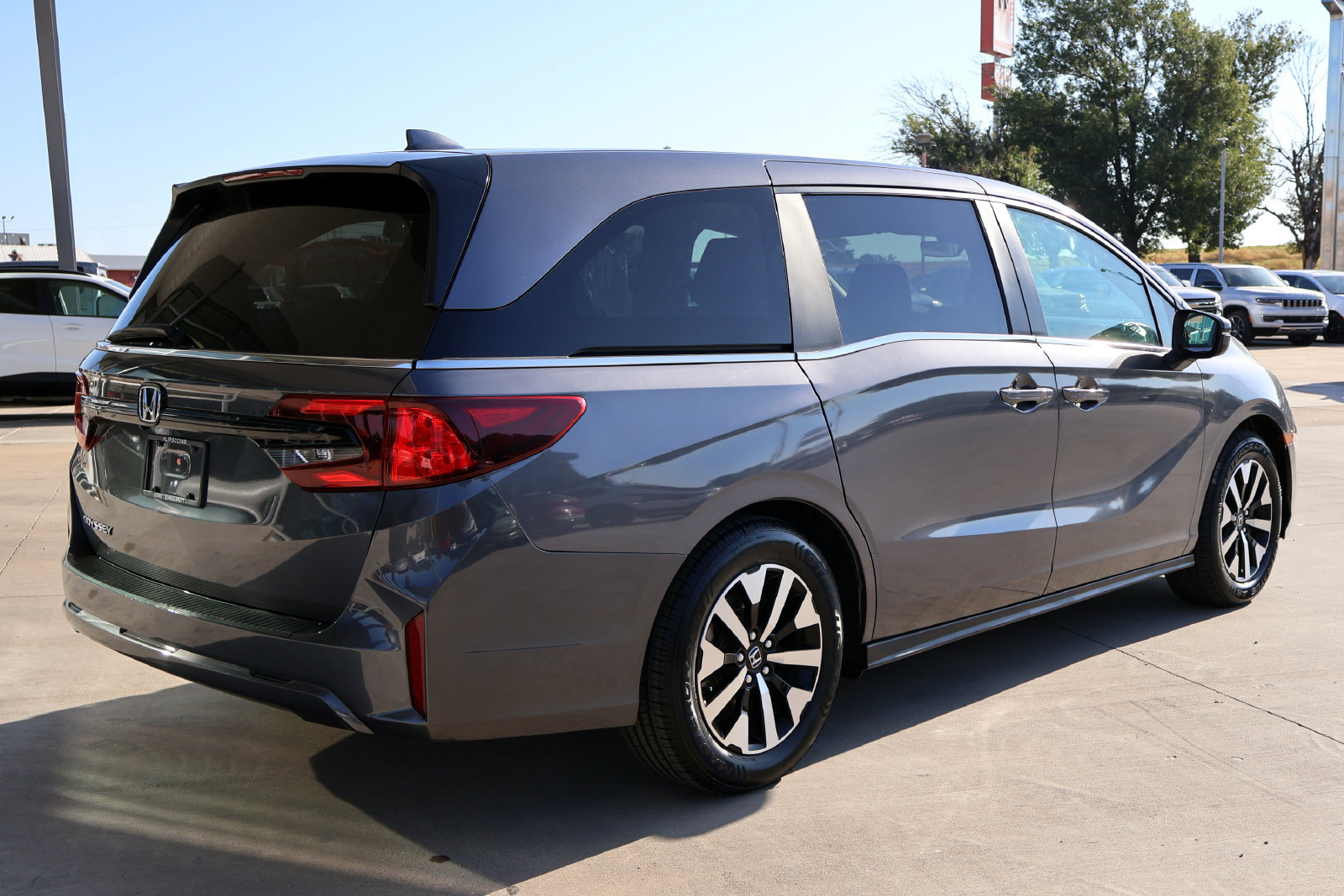 Used 2025 Honda Odyssey EX-L image 6