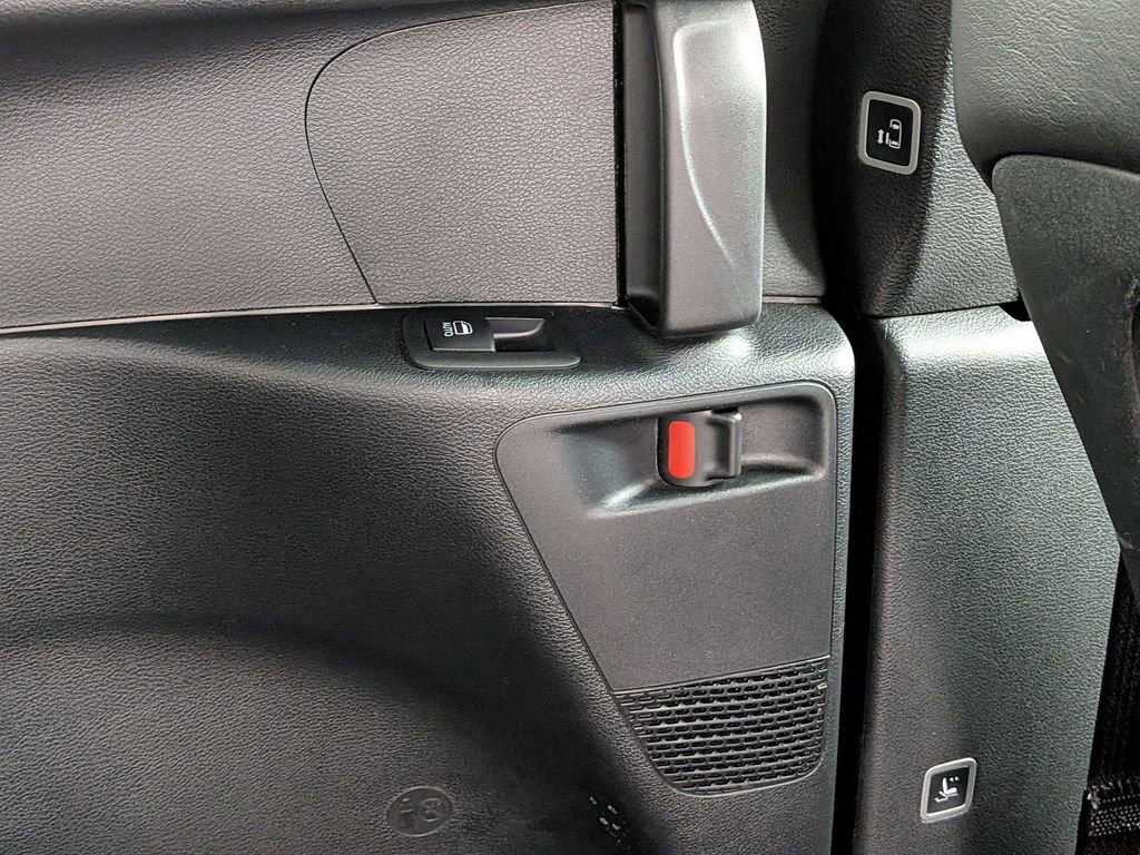 Used 2025 Chrysler Pacifica Select image 27