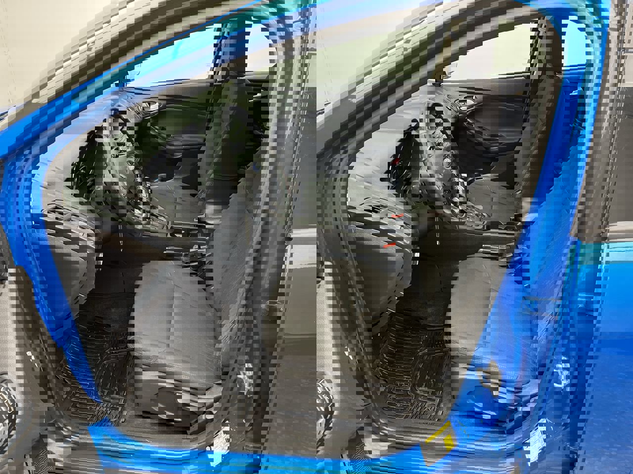 Used 2015 Ford Focus SE w/ SE Cold Weather Package image 3