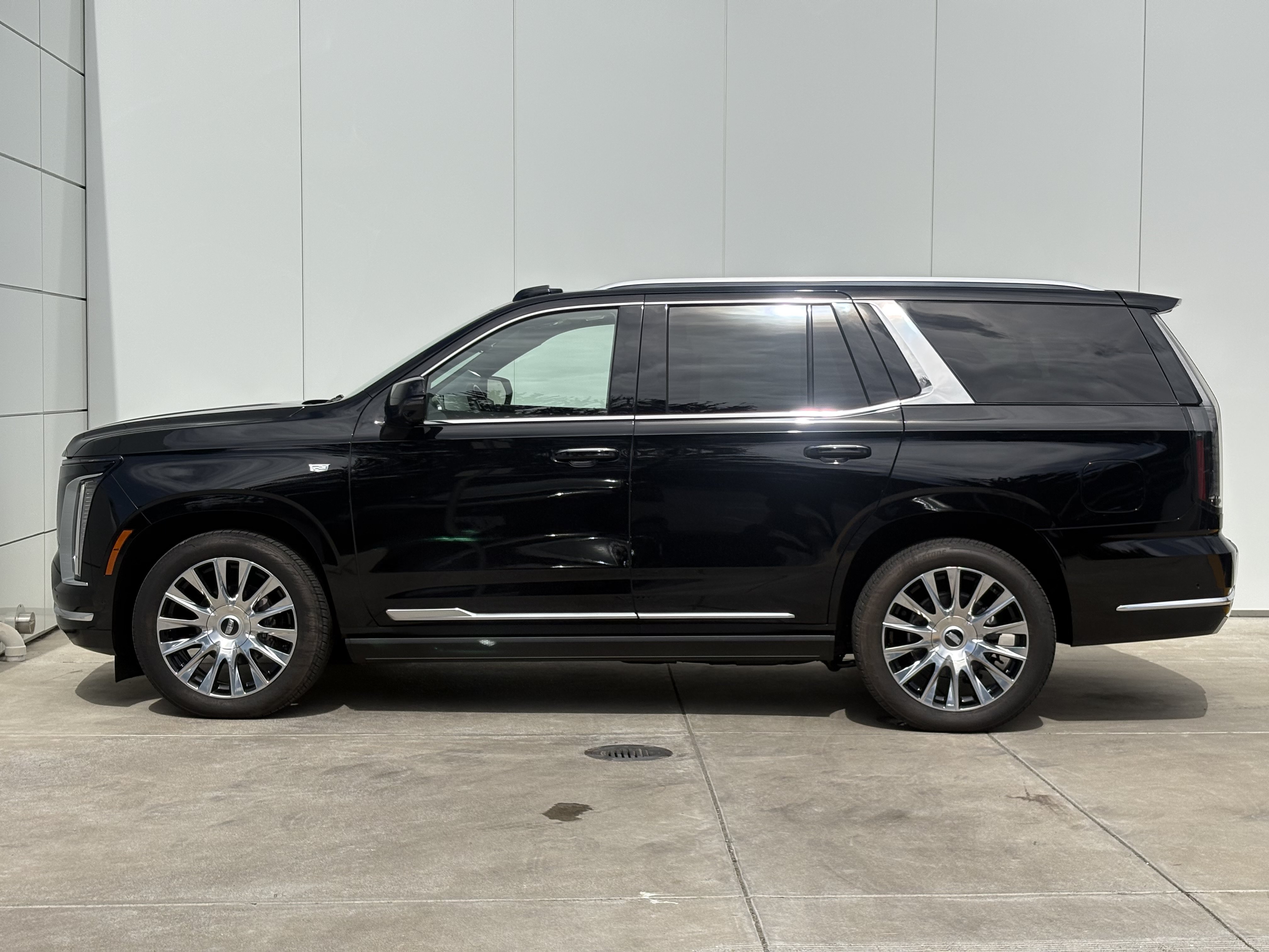 Certified 2025 Cadillac Escalade Premium Luxury Platinum AWD/4WD image 4