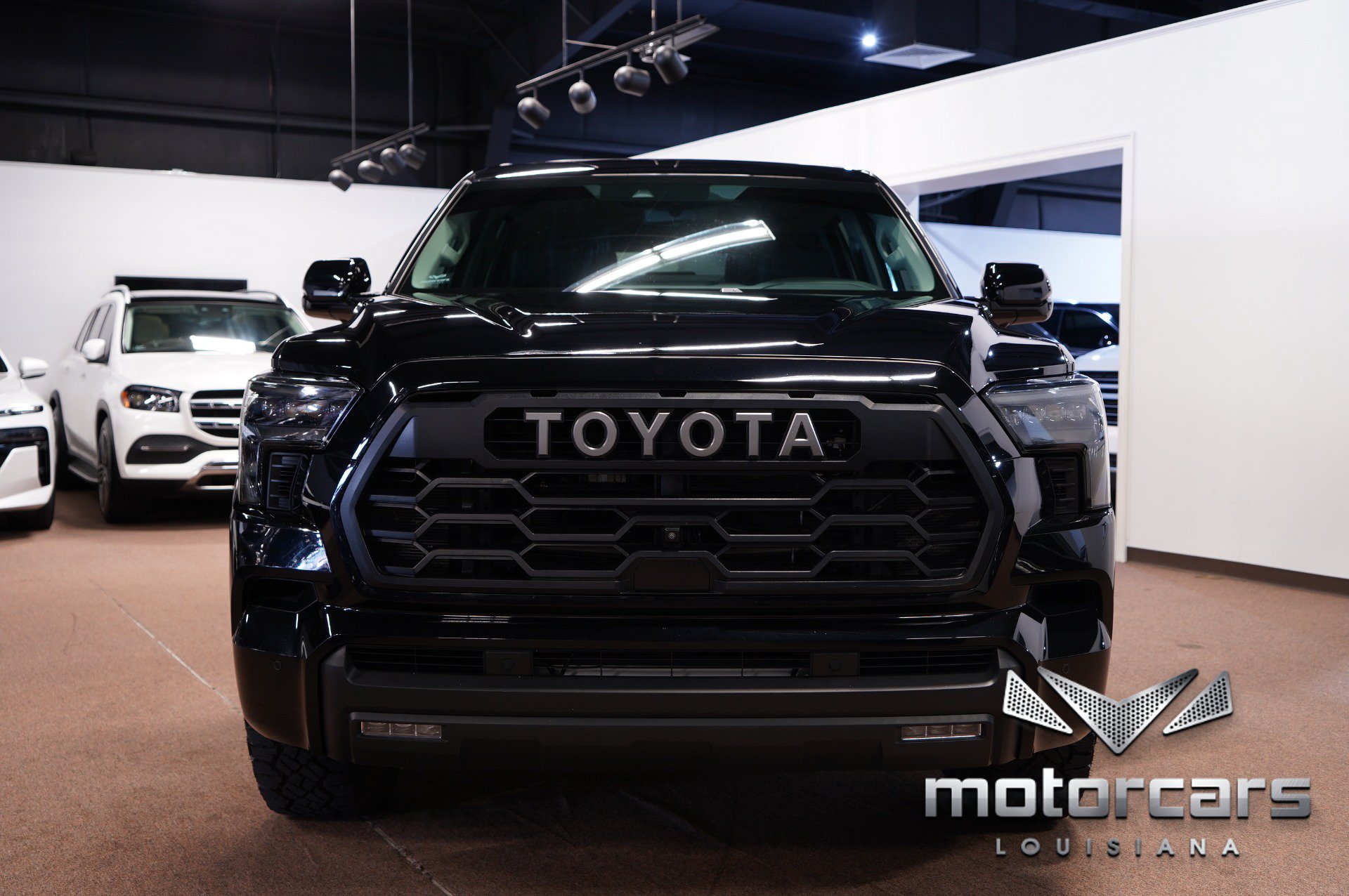 Used 2023 Toyota Sequoia SR5 w/ SR5 Premium Package AWD/4WD image 2