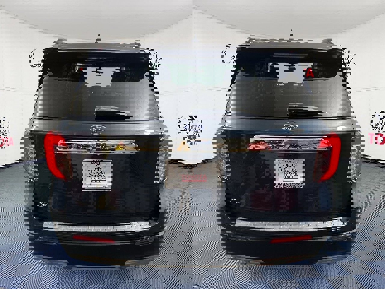 Used 2022 Ford Explorer XLT w/ Equipment Group 202A image 6