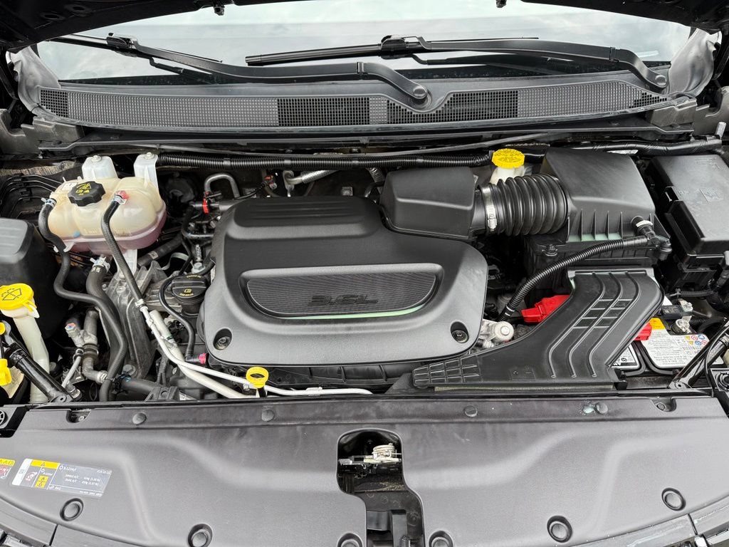 Used 2024 Chrysler Pacifica Touring-L FWD image 11