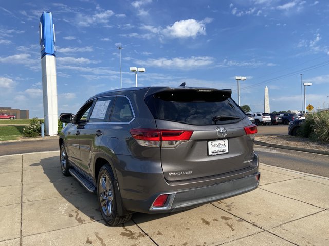 Used 2017 Toyota Highlander Limited Platinum AWD/4WD image 9