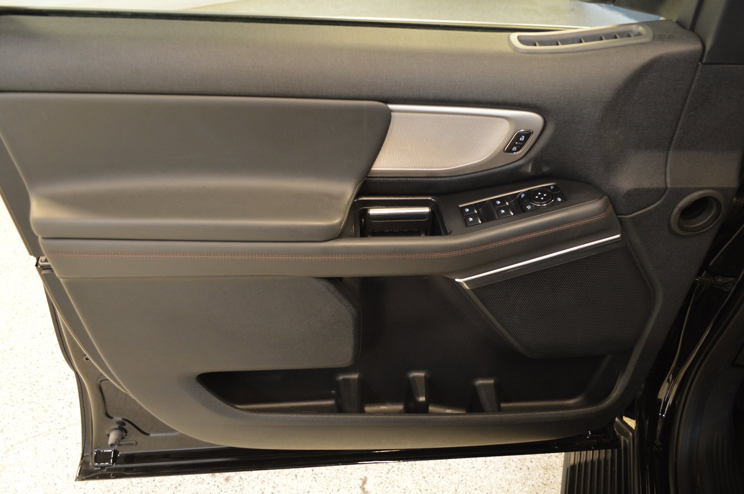 Used 2025 Ford Expedition Active image 15