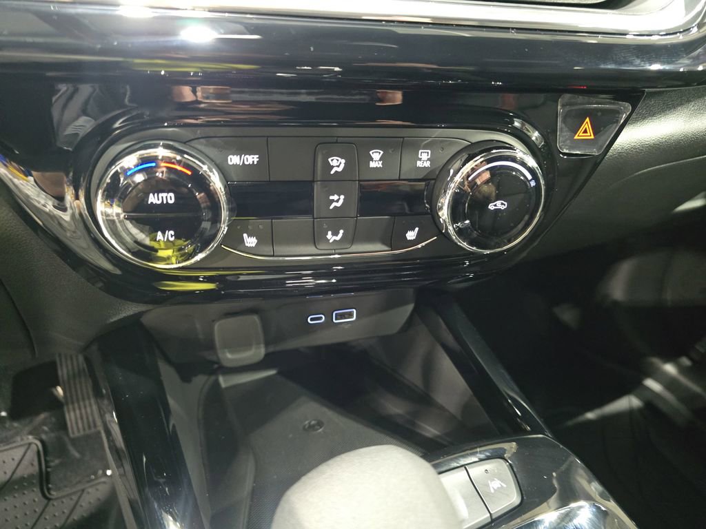 New 2026 Chevrolet Trax RS w/ Sunroof Package image 24