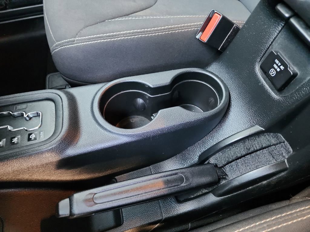 Used 2017 Jeep Wrangler Sahara w/ Connectivity Group image 28