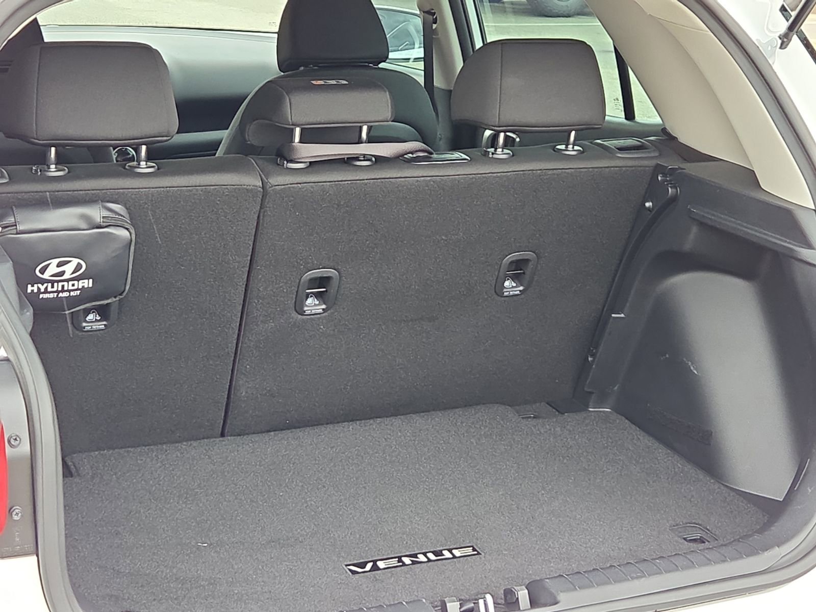 Used 2025 Hyundai Venue SE image 8