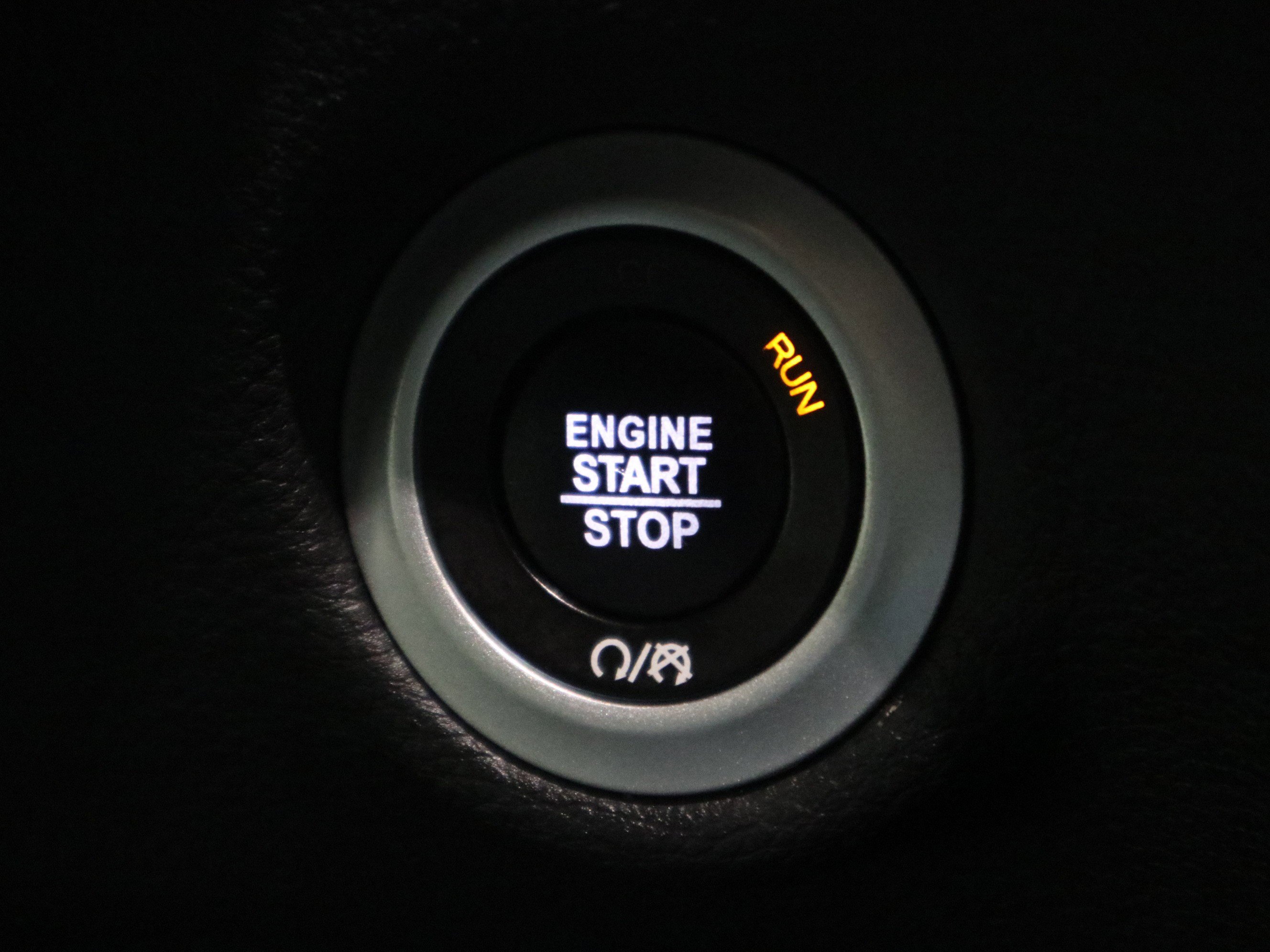 Used 2025 Chrysler Pacifica Limited image 33