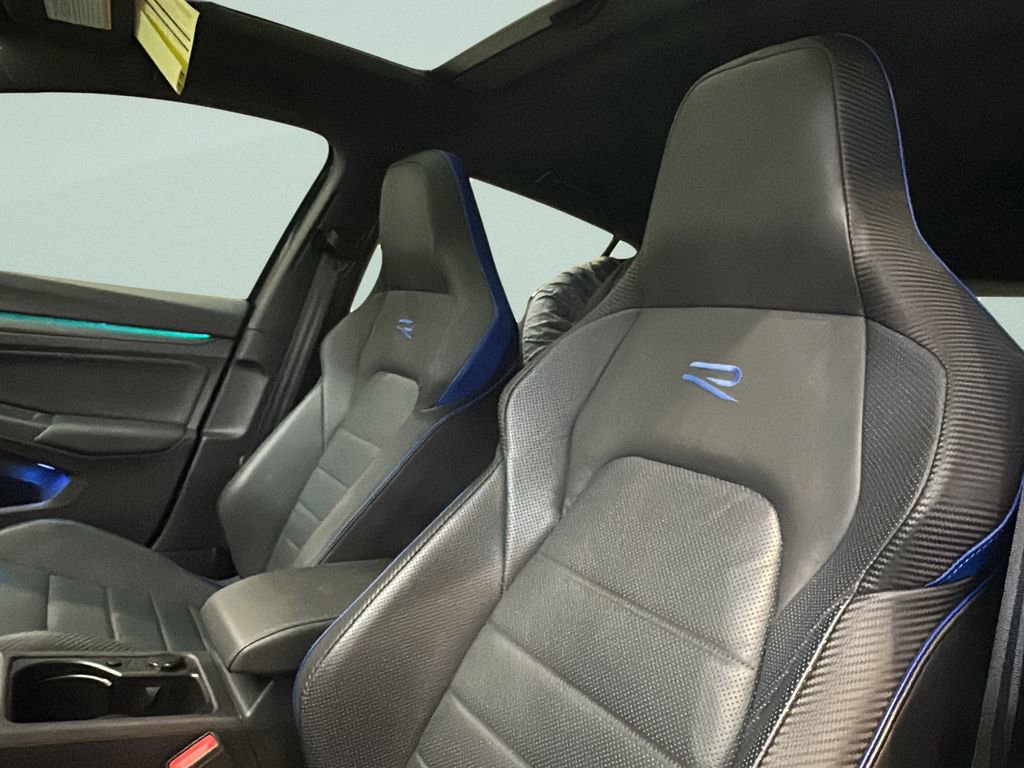 Used 2024 Volkswagen Golf R image 9