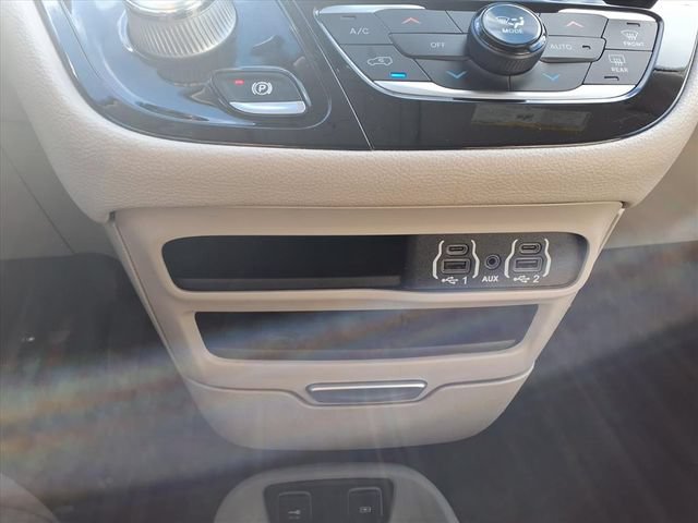 Used 2021 Chrysler Pacifica Touring-L FWD image 22