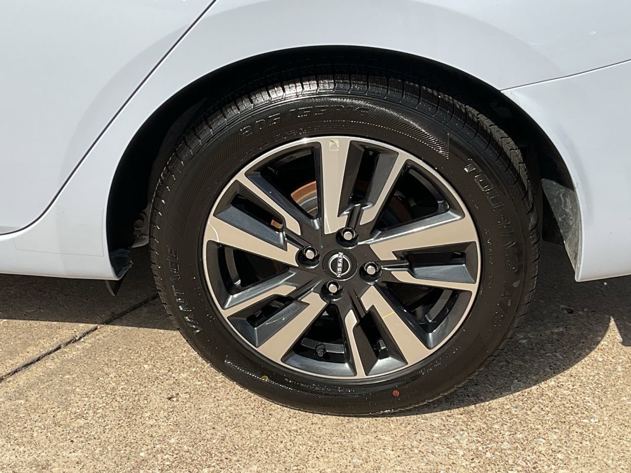 Used 2025 Nissan Versa SV image 8