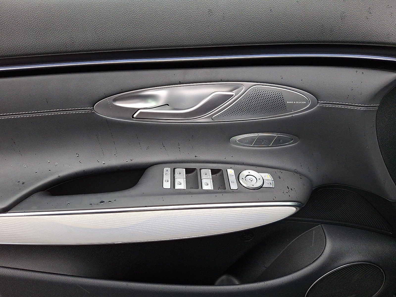 Certified 2026 Genesis GV70 2.5T Advanced image 12