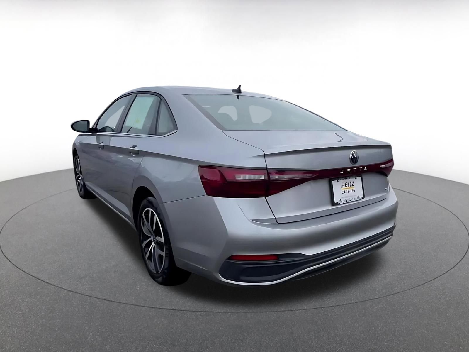 Used 2025 Volkswagen Jetta SE image 11