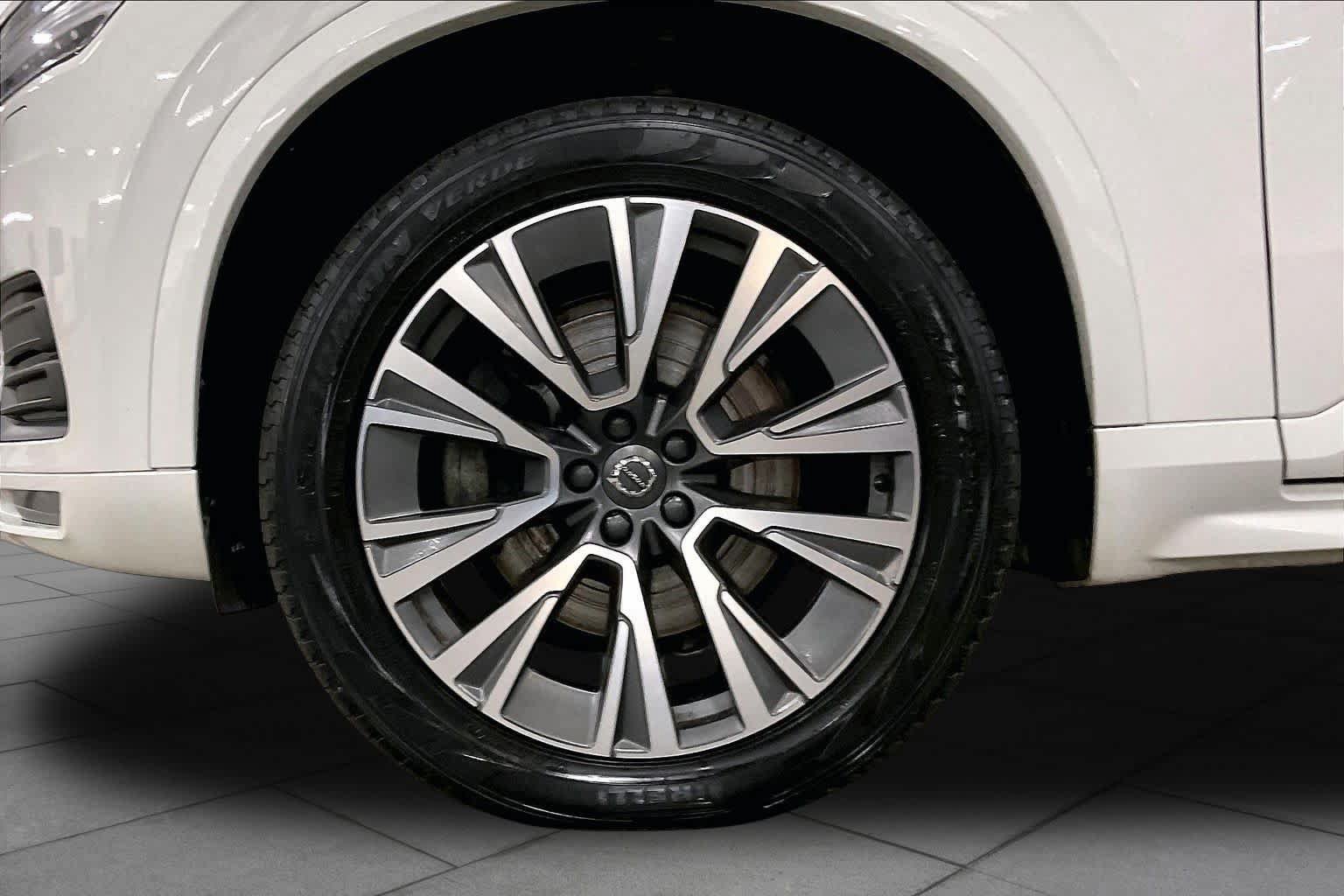 Used 2021 Volvo XC90 T6 Momentum w/ Climate Package AWD/4WD image 11