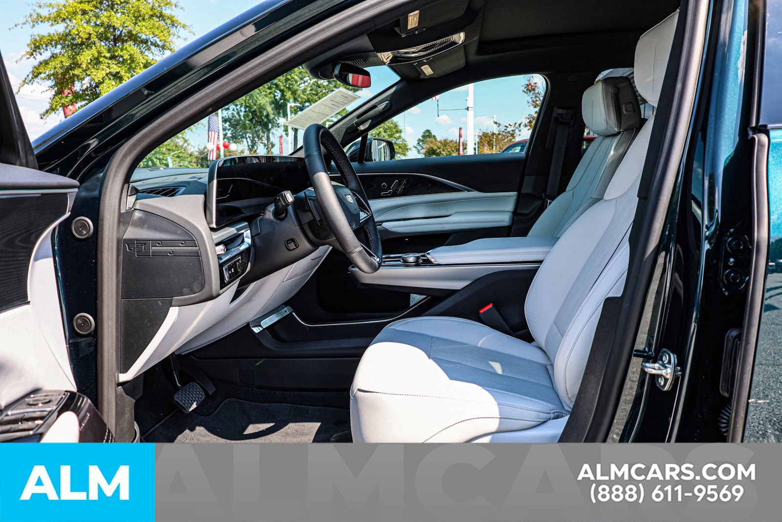 Used 2025 Cadillac Lyriq Luxury image 18