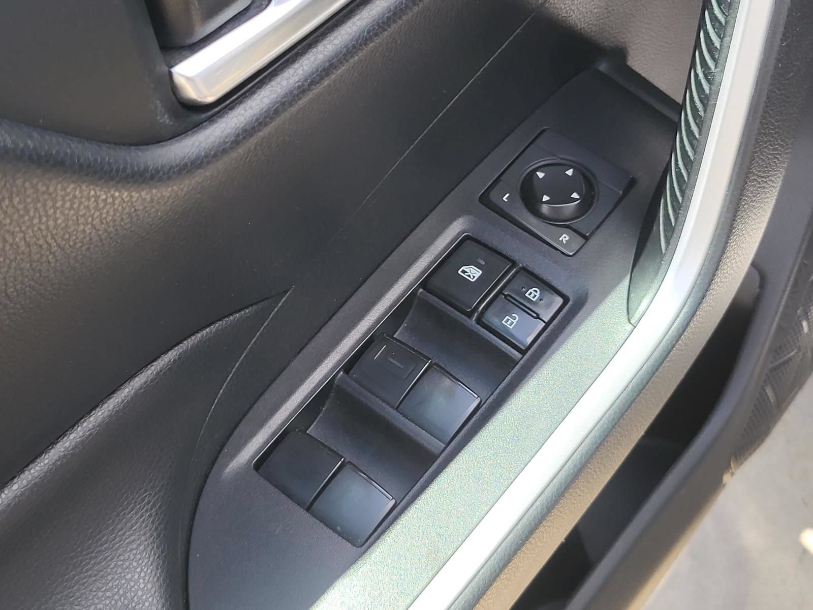 Used 2019 Toyota RAV4 XLE FWD image 17