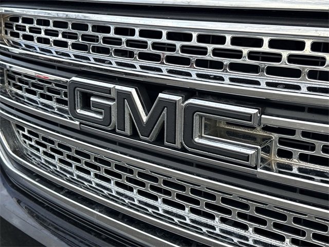 Used 2017 GMC Yukon SLT image 30