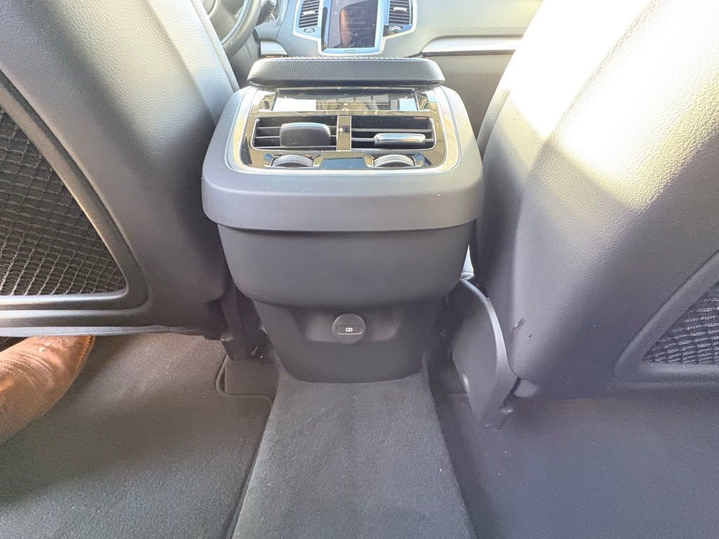 Used 2021 Volvo XC90 T5 Momentum w/ Advanced Package image 15