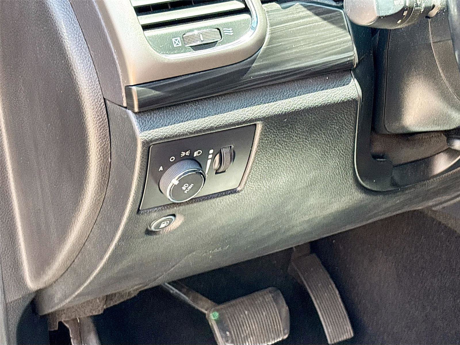 Used 2019 Jeep Grand Cherokee Laredo RWD image 10