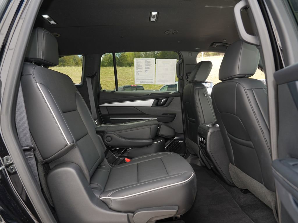 Used 2025 Buick Enclave Preferred AWD/4WD image 29