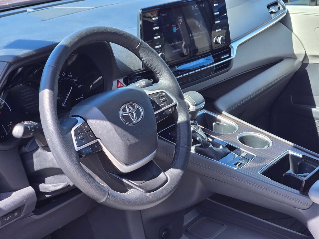Used 2023 Toyota Sienna XLE FWD image 33