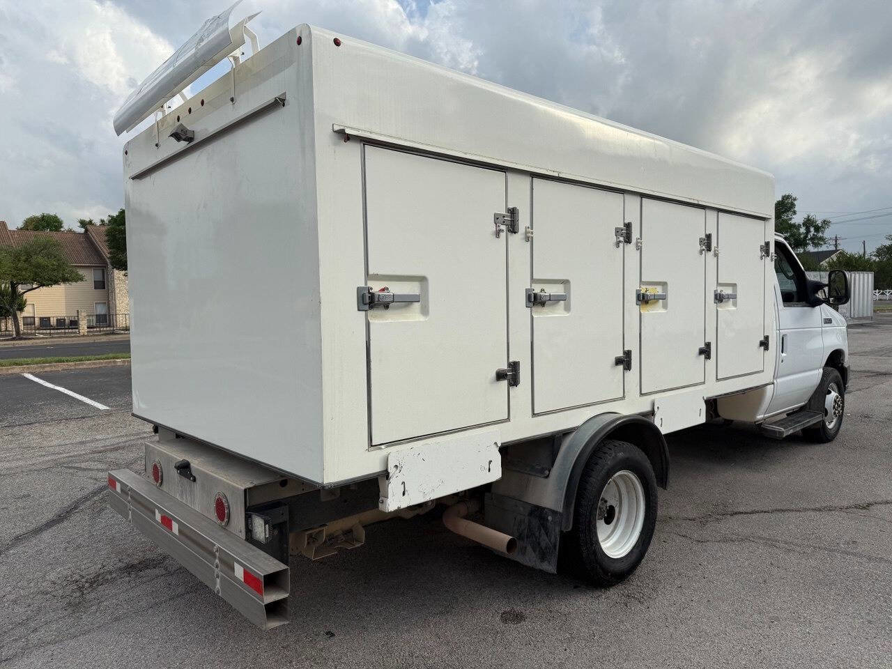Used 2017 Ford E-450 and Econoline 450 Super Duty w/ Power Windows & Locks Group RWD image 6