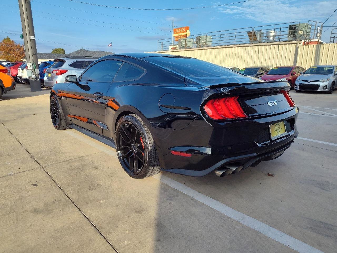 Used 2018 Ford Mustang GT RWD image 7