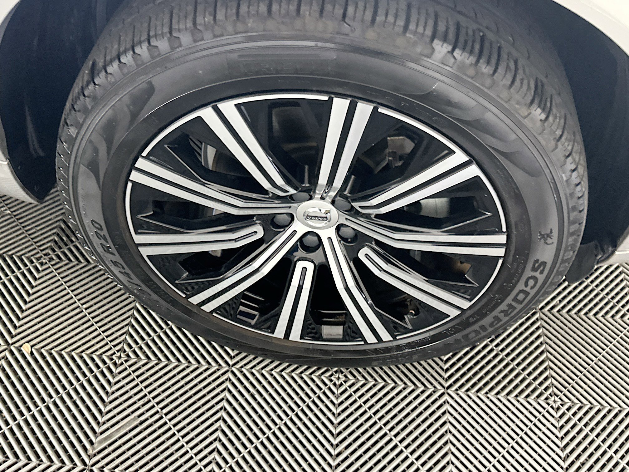 Used 2023 Volvo XC90 B6 Core image 11