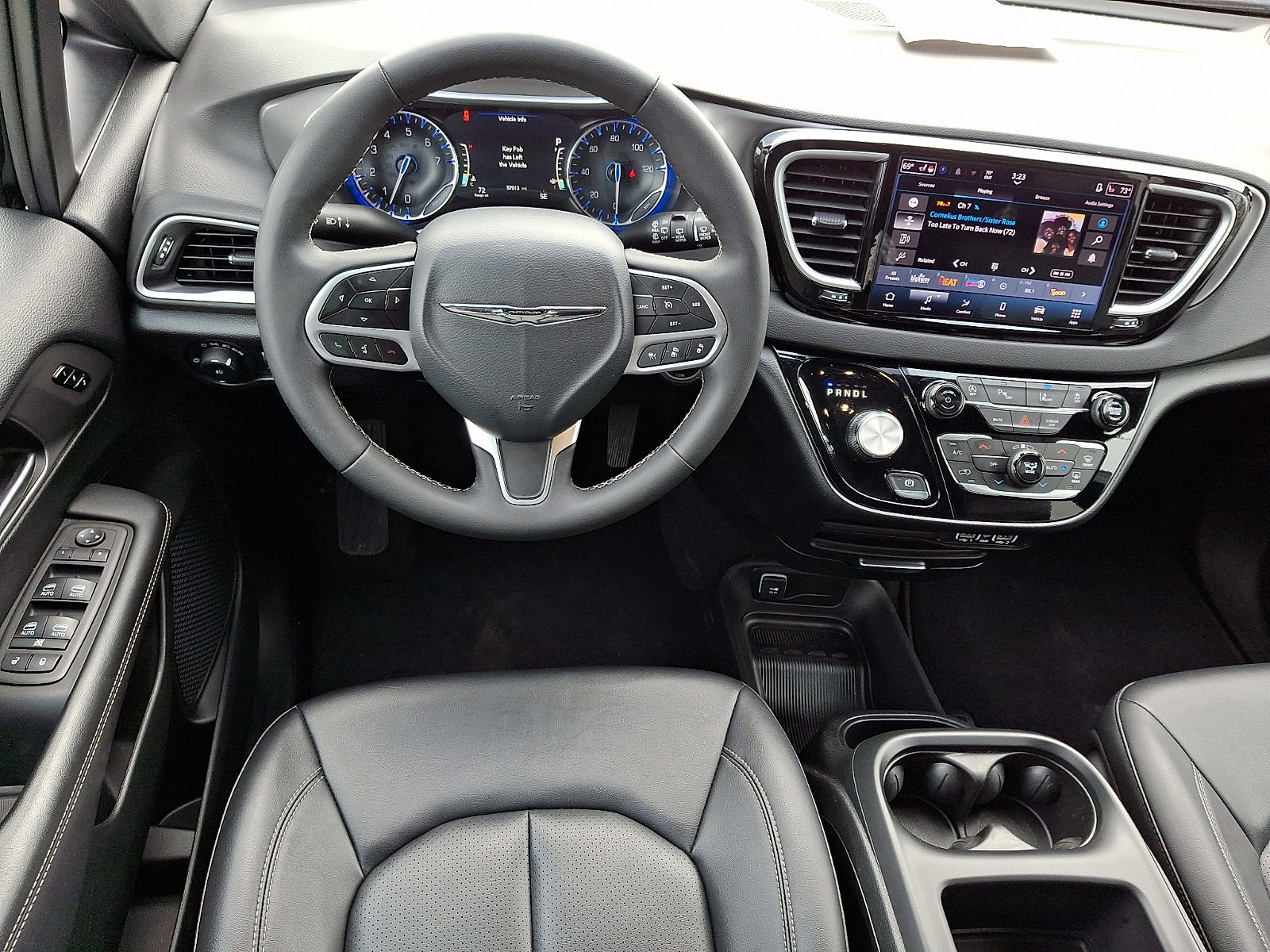 Used 2025 Chrysler Pacifica Select FWD image 12