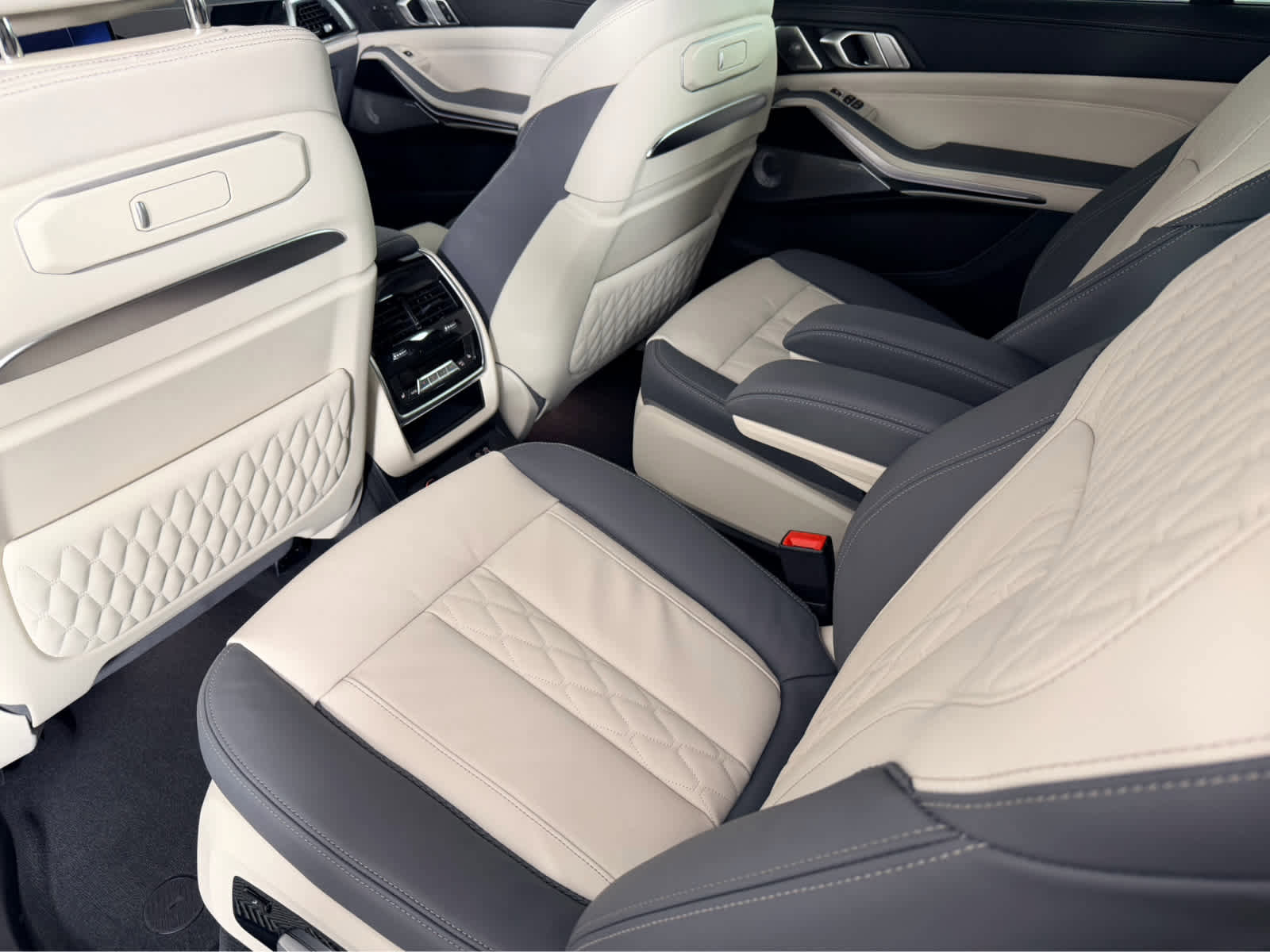 New 2026 BMW ALPINA XB7 image 22