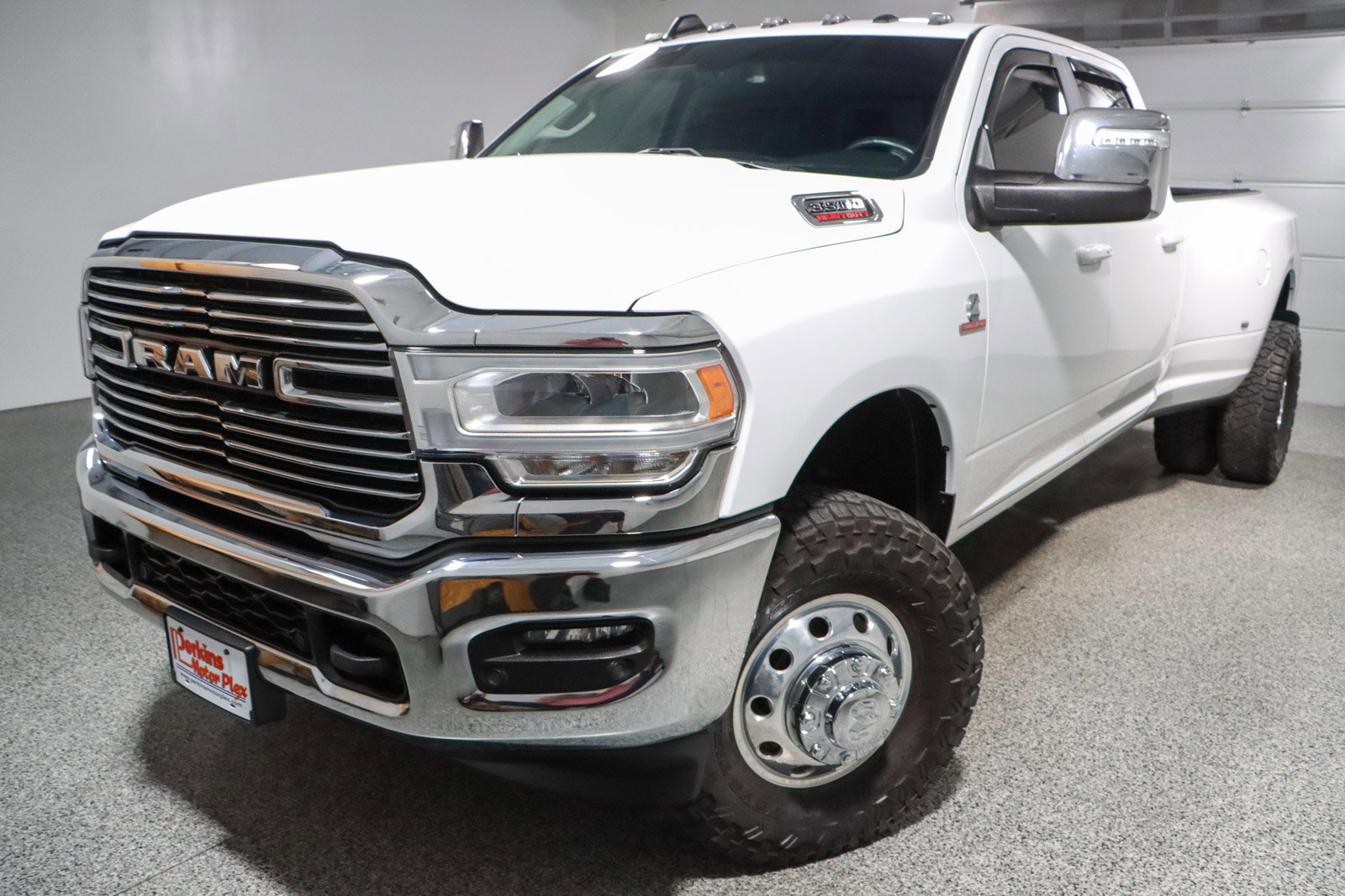 Used 2024 RAM 3500 Laramie w/ Bed Utility Group image 32