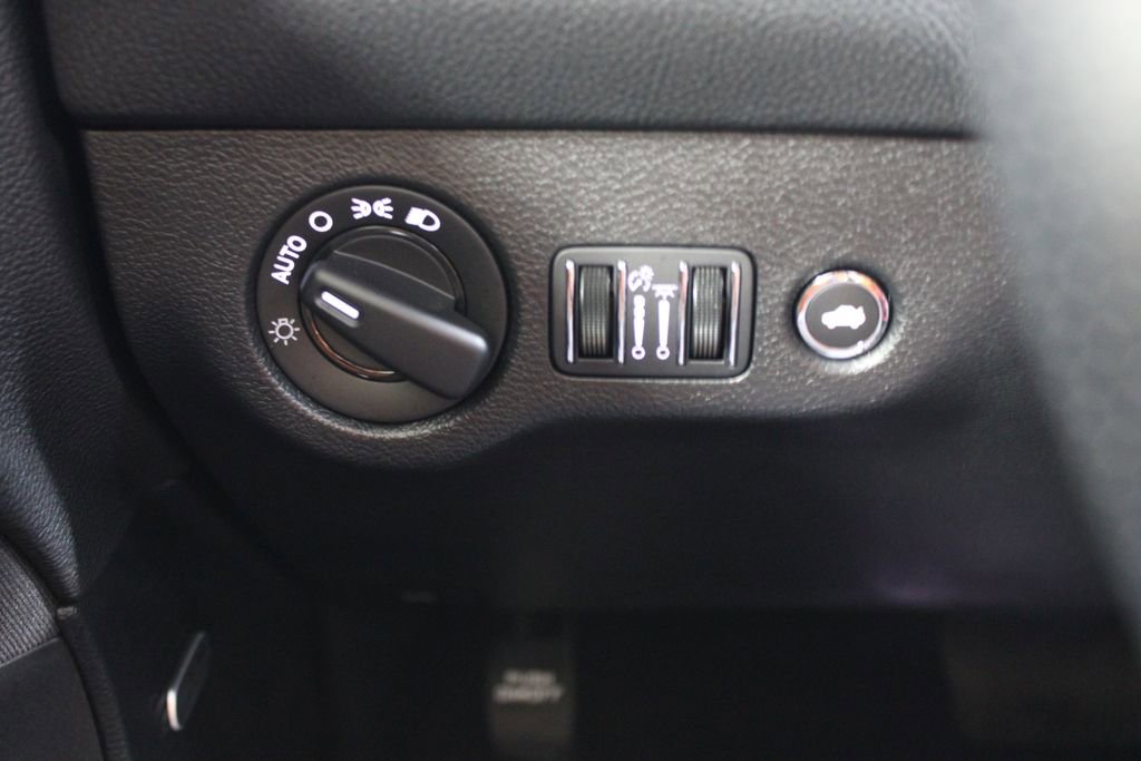 Used 2023 Dodge Challenger R/T w/ Blacktop Package image 36