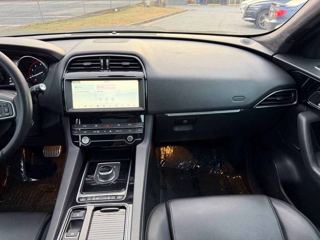 Used 2020 Jaguar F-PACE Premium image 28