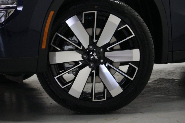 New 2026 Mitsubishi Outlander SE FWD image 3