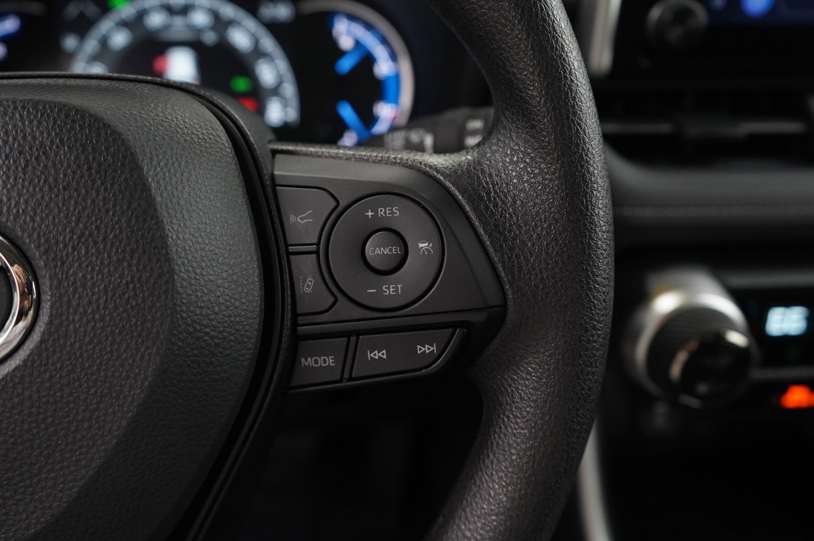 Used 2025 Toyota RAV4 XLE image 19