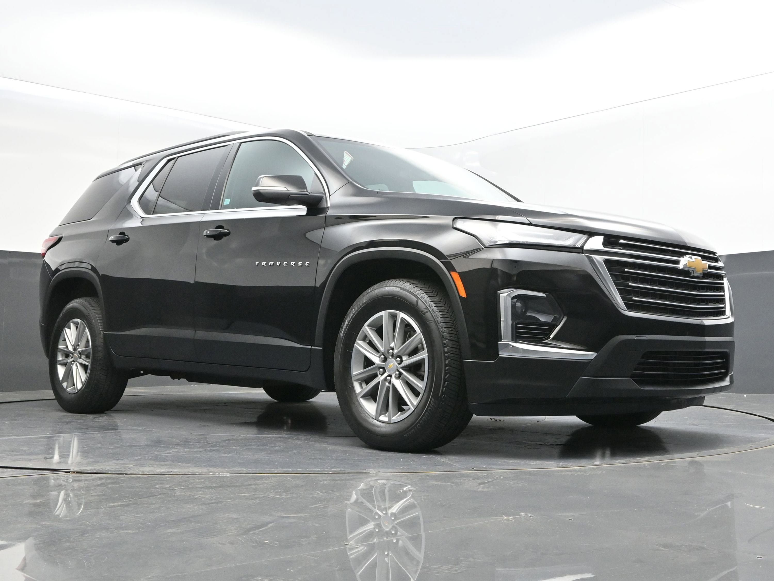 Used 2023 Chevrolet Traverse LT AWD/4WD image 41