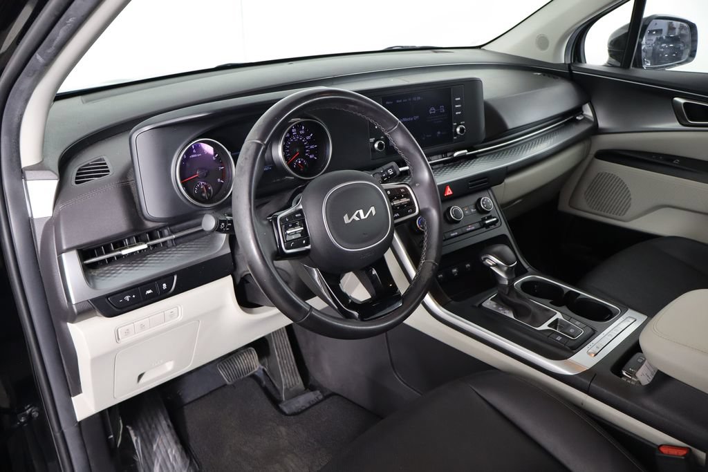 Used 2023 Kia Carnival LX FWD image 27