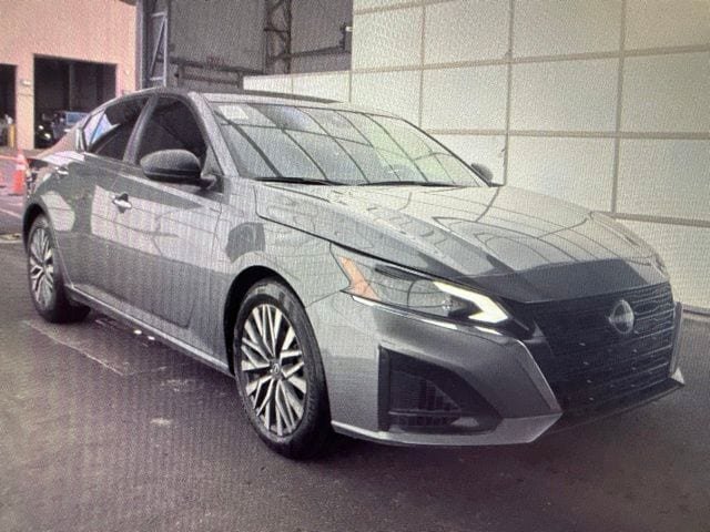 Certified 2024 Nissan Altima 2.5 SV FWD image 11