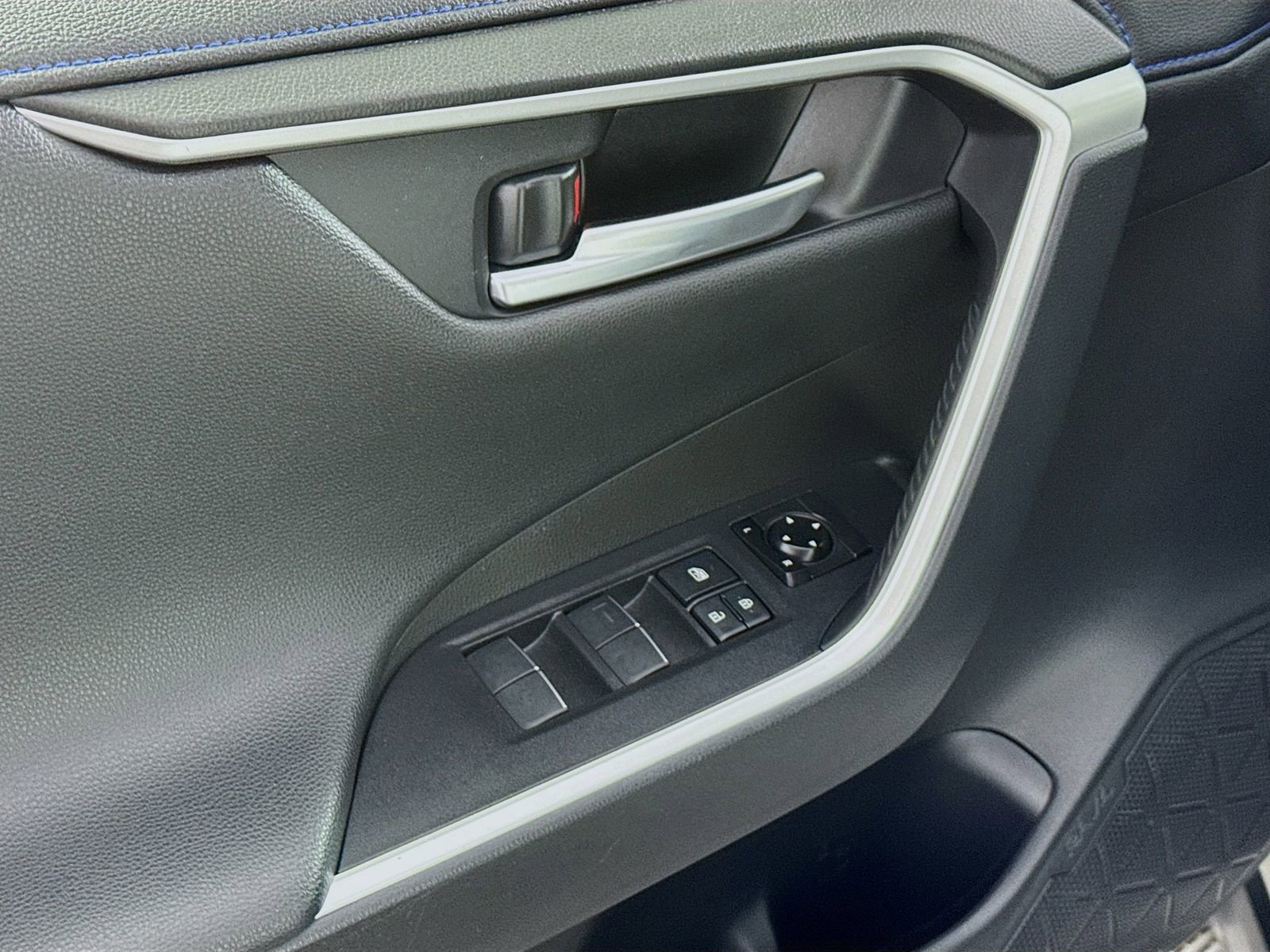 Certified 2020 Toyota RAV4 XSE w/ All Weather Liner Package AWD/4WD image 9