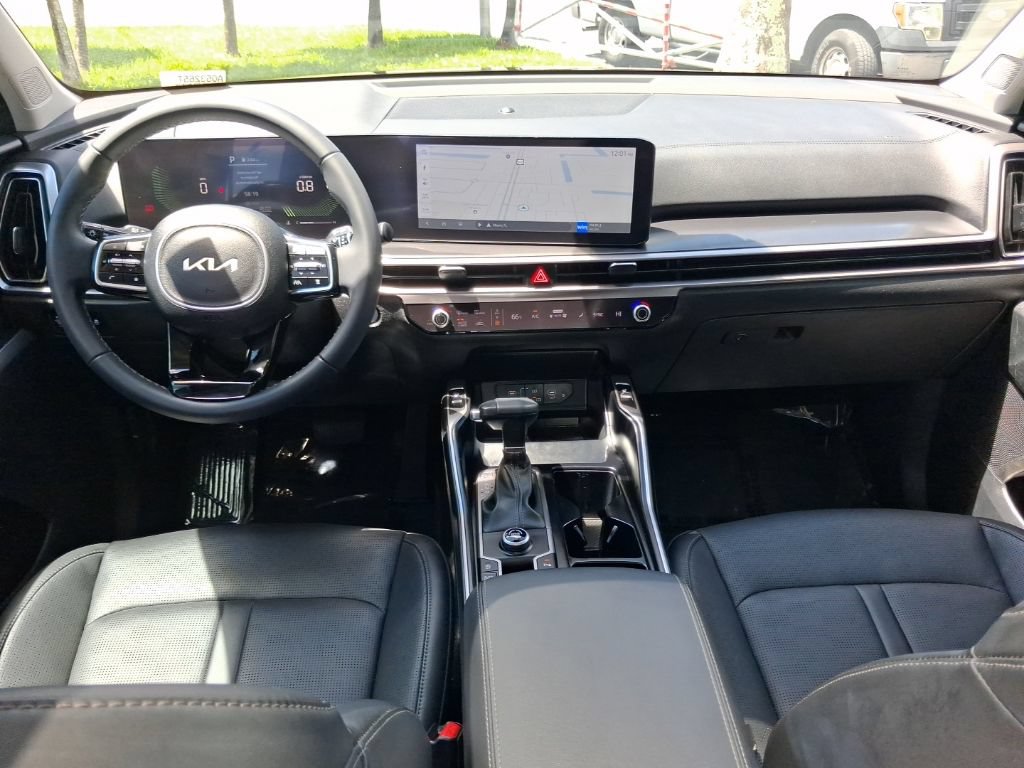 Used 2024 Kia Sorento S w/ Panoramic Sunroof Package FWD image 9