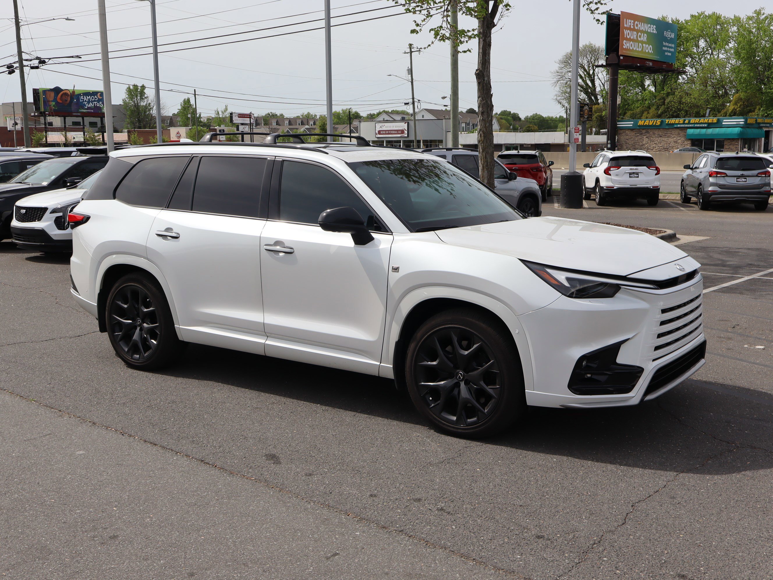 Used 2024 Lexus TX 500h AWD w/ Technology Package image 2