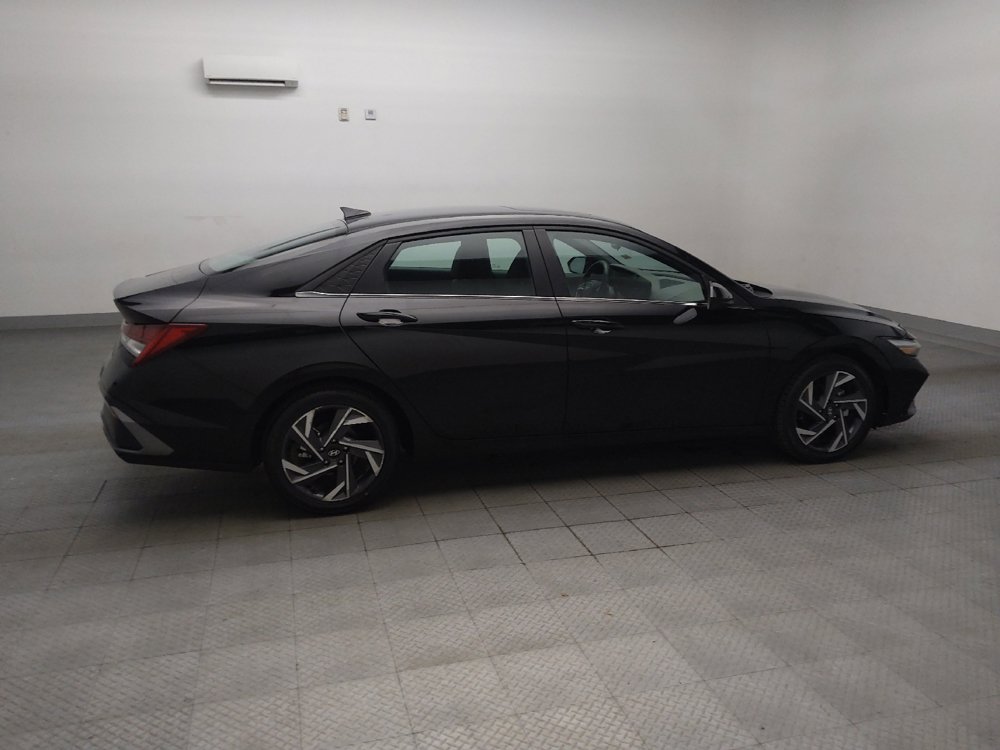 Used 2025 Hyundai Elantra SEL FWD image 10